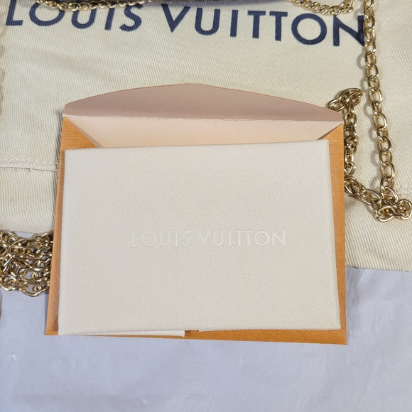Sold- Brand new authentic Louis Vuitton Mini Pochette Vernis - Picture 6 of 16
